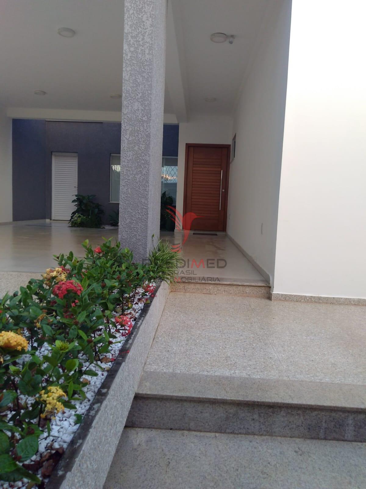 Linda Casa com piscina, churrasqueiras, 4 Vagas de Garagem, no Bairro Bela Vista 2  Guaratinguetá - 