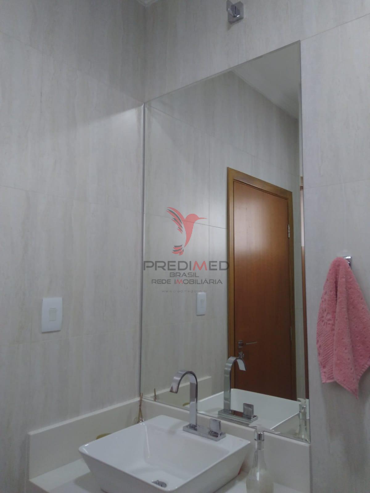 Linda Casa com piscina, churrasqueiras, 4 Vagas de Garagem, no Bairro Bela Vista 2  Guaratinguetá - 