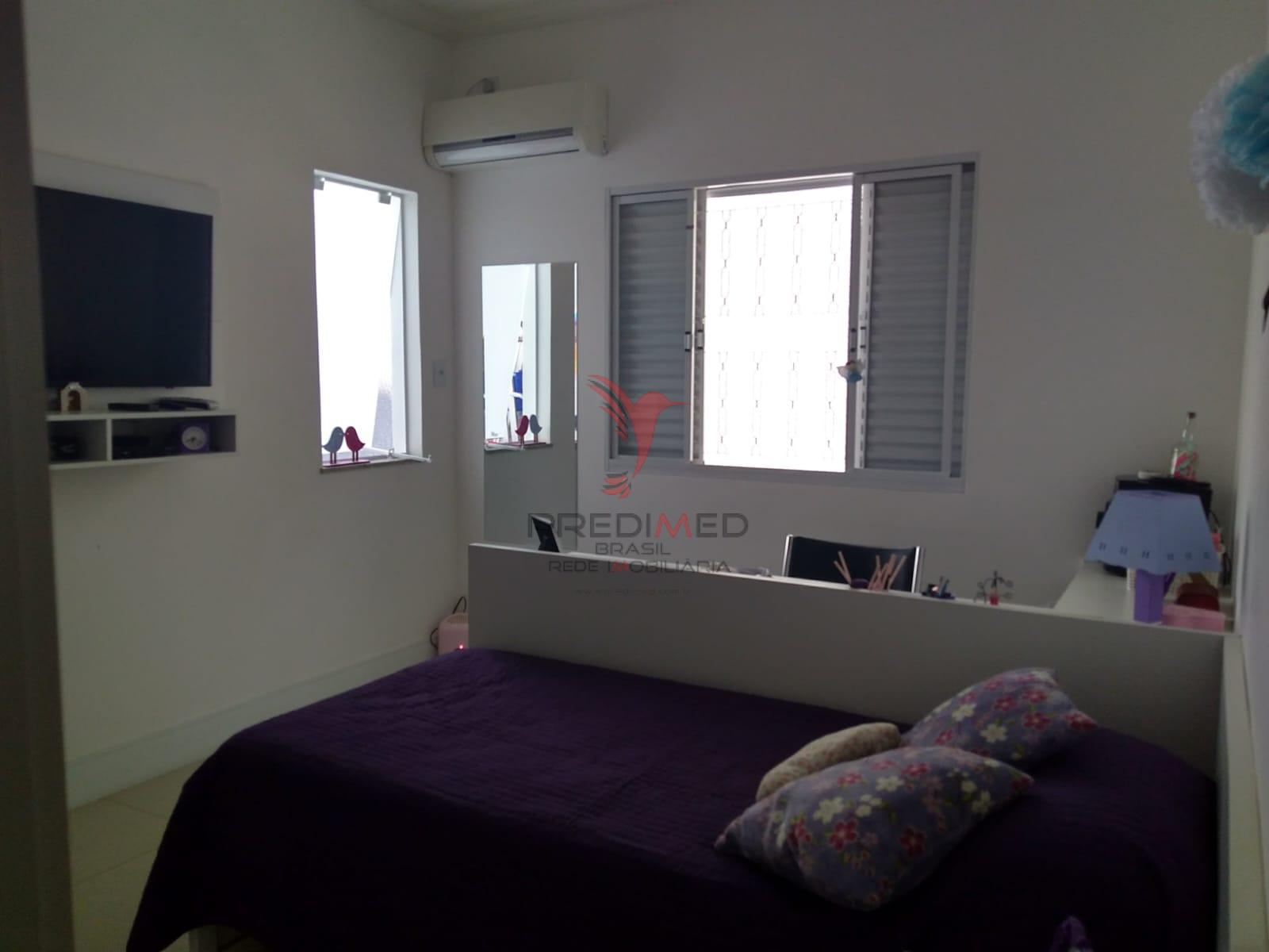 Linda Casa com piscina, churrasqueiras, 4 Vagas de Garagem, no Bairro Bela Vista 2  Guaratinguetá - 