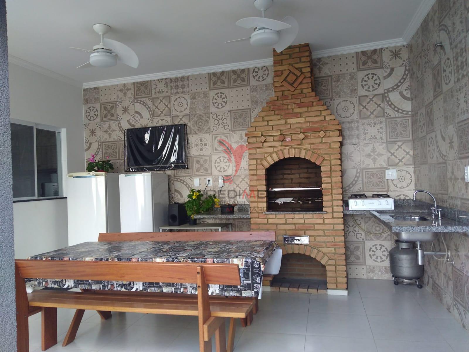 Linda Casa com piscina, churrasqueiras, 4 Vagas de Garagem, no Bairro Bela Vista 2  Guaratinguetá - 