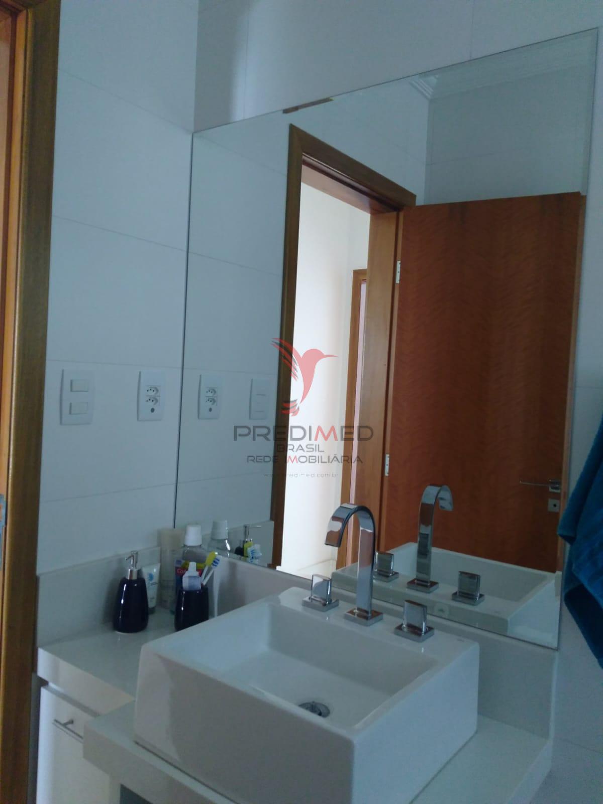 Linda Casa com piscina, churrasqueiras, 4 Vagas de Garagem, no Bairro Bela Vista 2  Guaratinguetá - 