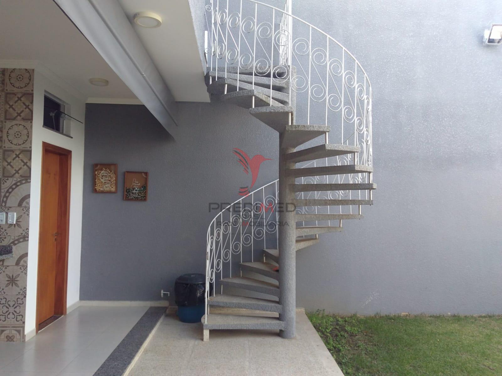 Linda Casa com piscina, churrasqueiras, 4 Vagas de Garagem, no Bairro Bela Vista 2  Guaratinguetá - 