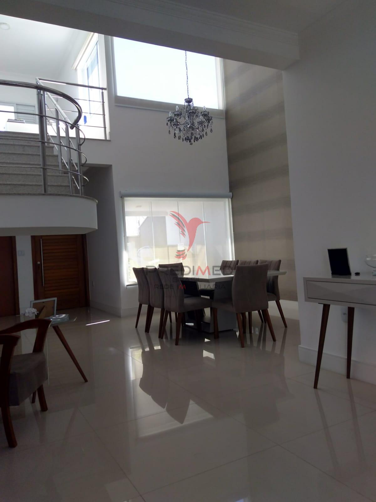 Linda Casa com piscina, churrasqueiras, 4 Vagas de Garagem, no Bairro Bela Vista 2  Guaratinguetá - 