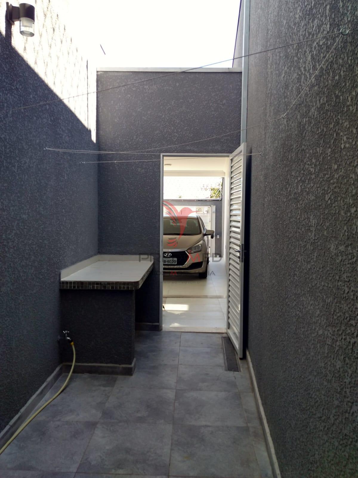 Linda Casa com piscina, churrasqueiras, 4 Vagas de Garagem, no Bairro Bela Vista 2  Guaratinguetá - 