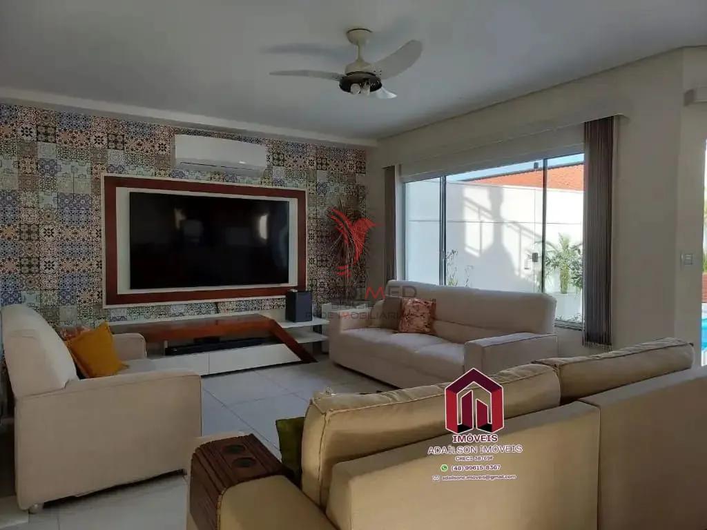 EXCELENTE CASA COM 4 DORMITORIOS  PARA A VENDA - EM FLORIANOPOLIS SC BRASIL  Florianópolis - 