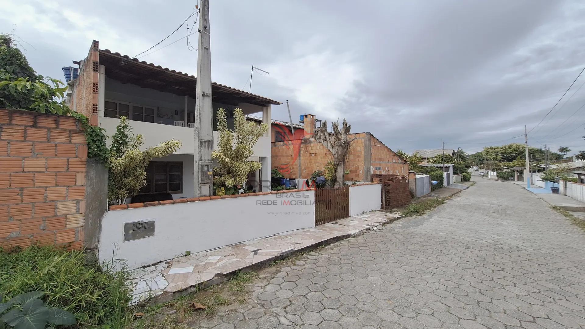 Sobrado com 6 quartos para venda na praia da Arma&ccedil;&atilde;o em Penha-SC  Penha - 