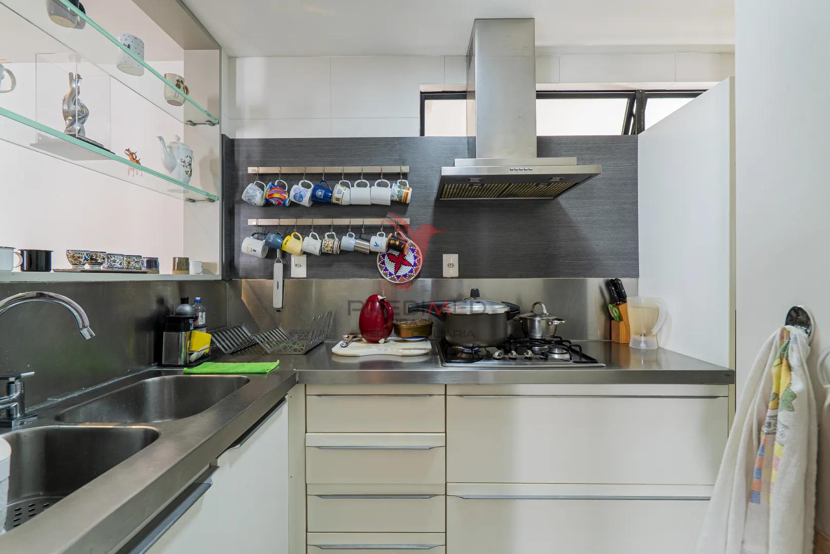 Apartamento Bairro Nobre Tamba&uacute; PORTEIRA FECHADA Avenida Severino Massa Spinelli João Pessoa - 