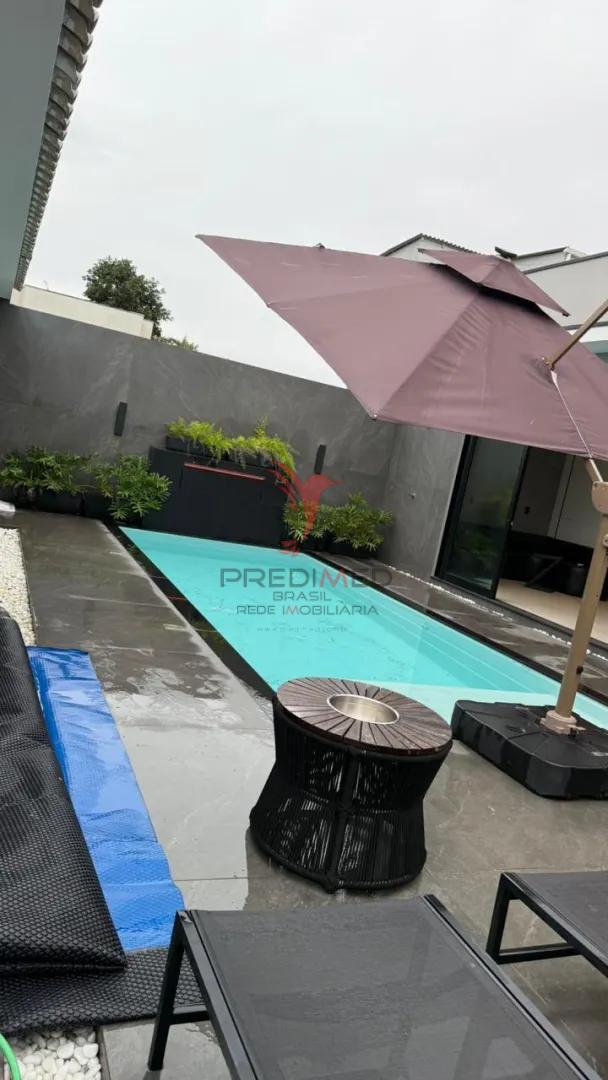 Casa com piscina em excelente localiza&ccedil;&atilde;o Avenida Manacá Tijucas - 
