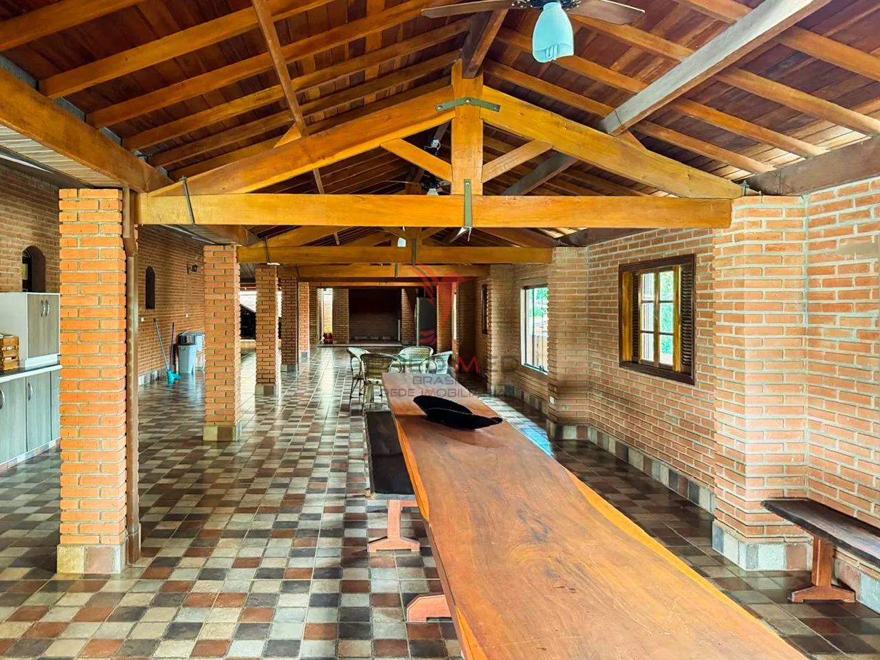 Ch&aacute;cara de Alto Padr&atilde;o a venda em Salto/SP,  com 5.000 m&sup2;  e 912 m&sup2; constru&iacute;dos  Salto - 