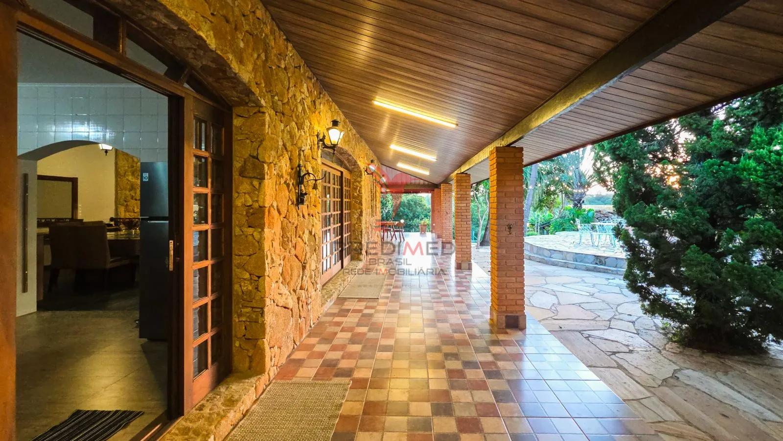 Ch&aacute;cara de Alto Padr&atilde;o a venda em Salto/SP,  com 5.000 m&sup2;  e 912 m&sup2; constru&iacute;dos  Salto - 
