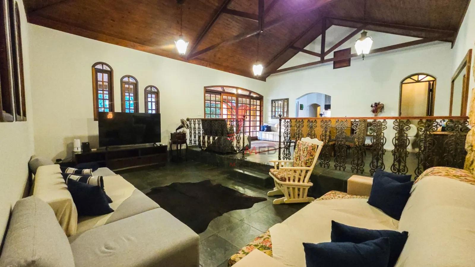 Ch&aacute;cara de Alto Padr&atilde;o a venda em Salto/SP,  com 5.000 m&sup2;  e 912 m&sup2; constru&iacute;dos  Salto - 