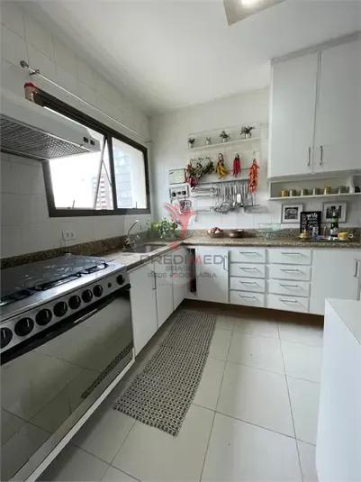 ALTO PADR&Atilde;O NO CAMPO BELO | 194 M&sup2; | 4 DORMIT&Oacute;RIOS | 3 VAGAS  São Paulo - 