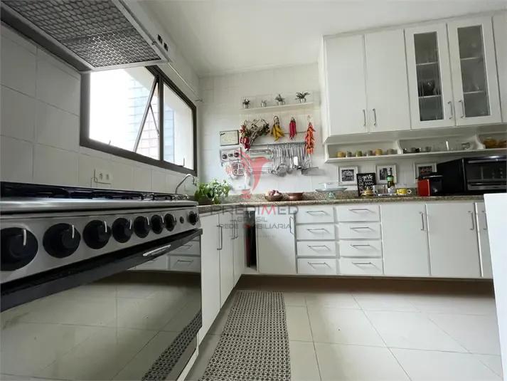 ALTO PADR&Atilde;O NO CAMPO BELO | 194 M&sup2; | 4 DORMIT&Oacute;RIOS | 3 VAGAS  São Paulo - 