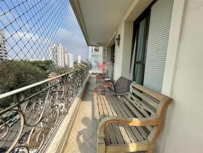 ALTO PADR&Atilde;O NO CAMPO BELO | 194 M&sup2; | 4 DORMIT&Oacute;RIOS | 3 VAGAS  São Paulo - 