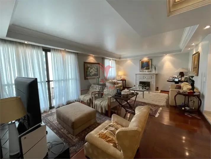 ALTO PADR&Atilde;O NO CAMPO BELO | 194 M&sup2; | 4 DORMIT&Oacute;RIOS | 3 VAGAS  São Paulo - 