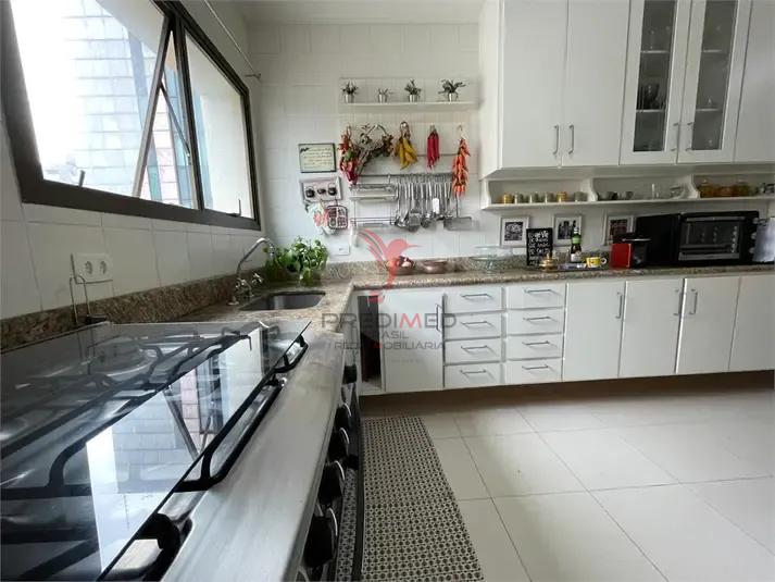 ALTO PADR&Atilde;O NO CAMPO BELO | 194 M&sup2; | 4 DORMIT&Oacute;RIOS | 3 VAGAS  São Paulo - 