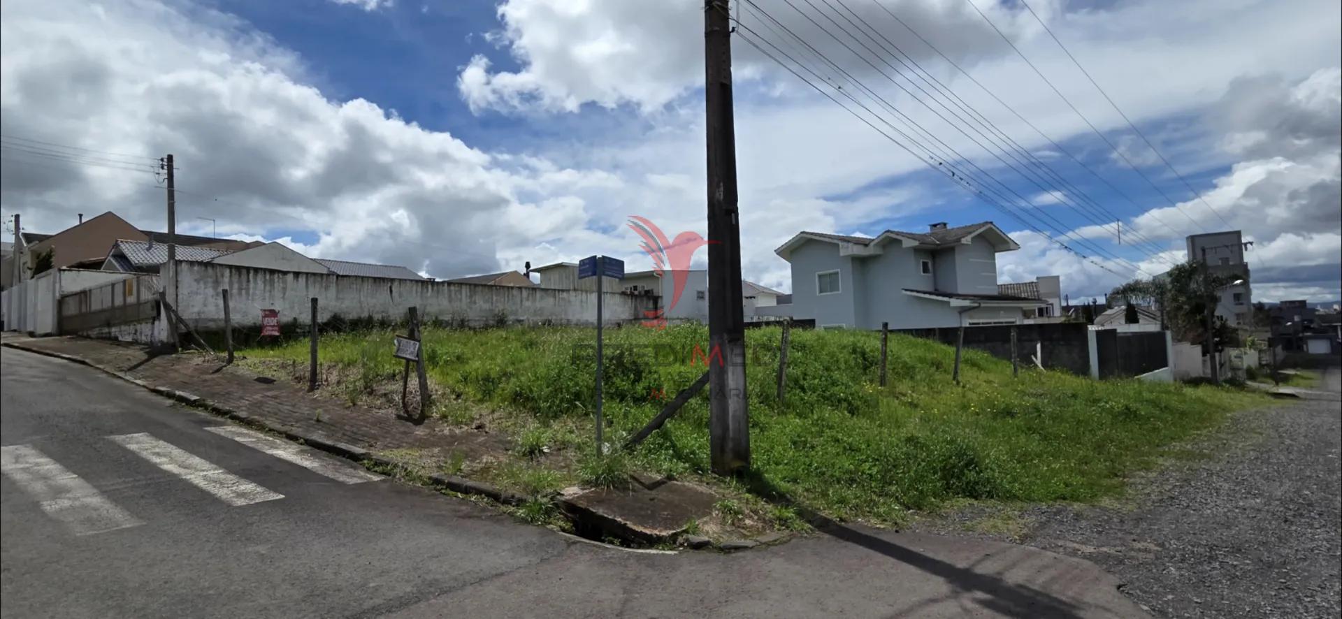 Terreno de esquina, 365 m&sup2; Rua Romeu Ramos Lucena Lages - 