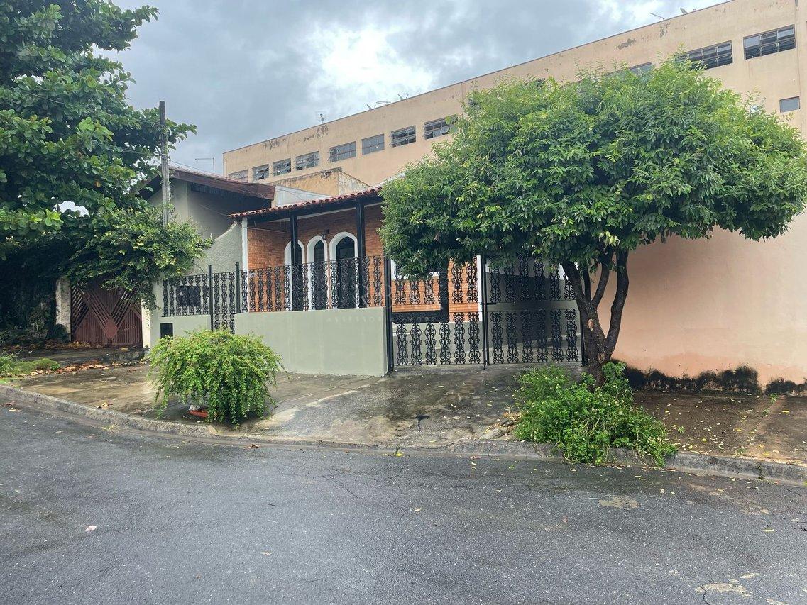 Casa com 3 dormitórios à venda,165 m² - Jardim Maria Antônia Prado - Sorocaba - SP Rua Carlos Smith Sorocaba - 