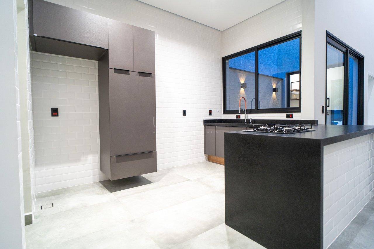 Casa com 3 dormitórios à venda,212 m² - Condomínio  Chácara Ondina - Sorocaba - SP Avenida Maria Hannickel Nascimento Sorocaba - 