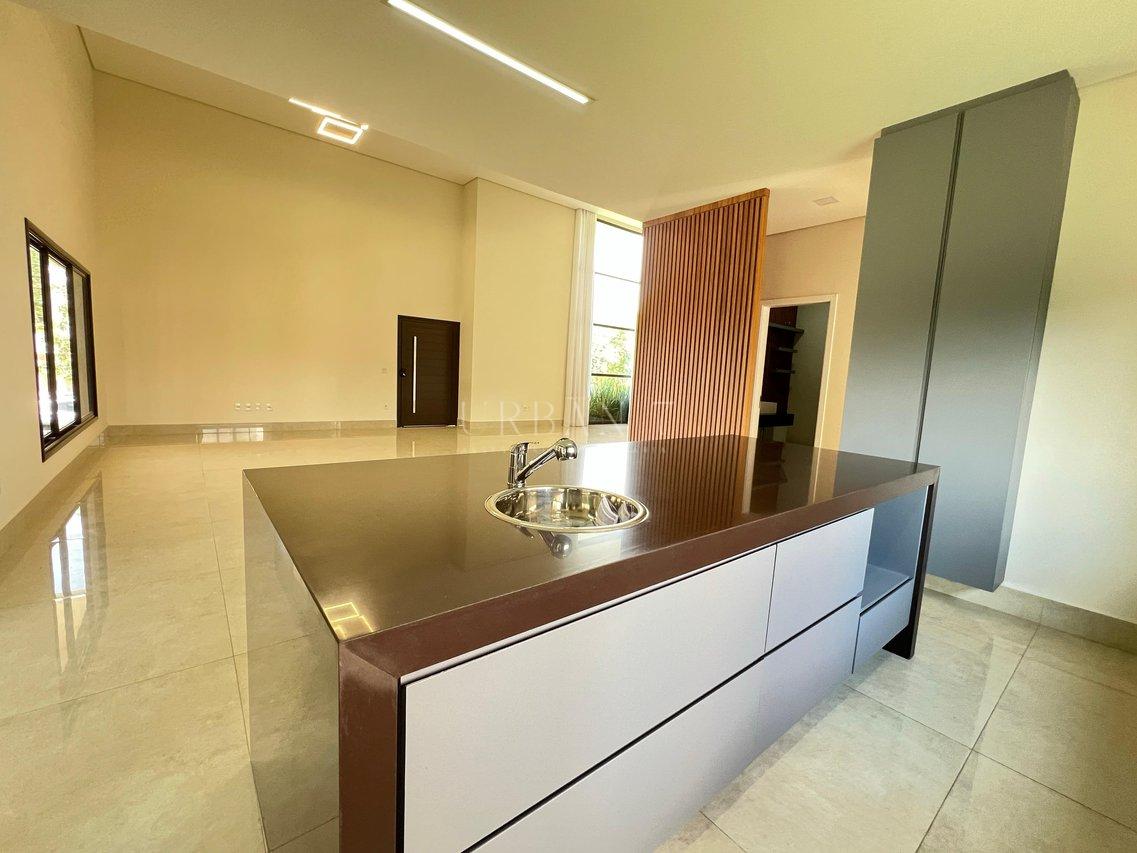 Casa com 4 dormitórios,350 m² -Condomínio Lago Azul Golfe Clube - Araçoiaba da Serra -SP Rodovia Raposo Tavares Araçoiaba da Serra - 