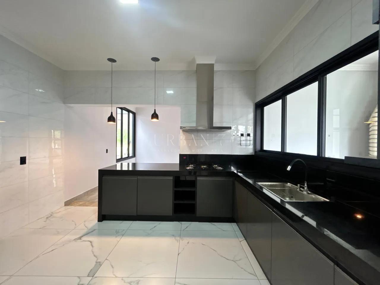 Casa com 4 dormit&oacute;rios,225 m&sup2; -  Alphaville Nova Esplanada III - Votorantim - SP  Votorantim - 
