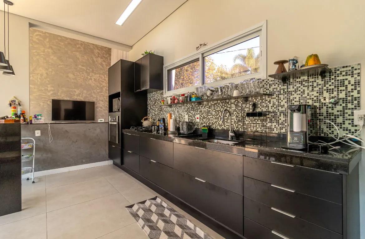 Casa com 3 dormit&oacute;rios,285 m&sup2; - Condom&iacute;nio Vale do Lago - Sorocaba - SP Rodovia Emerenciano Prestes de Barros Sorocaba - 