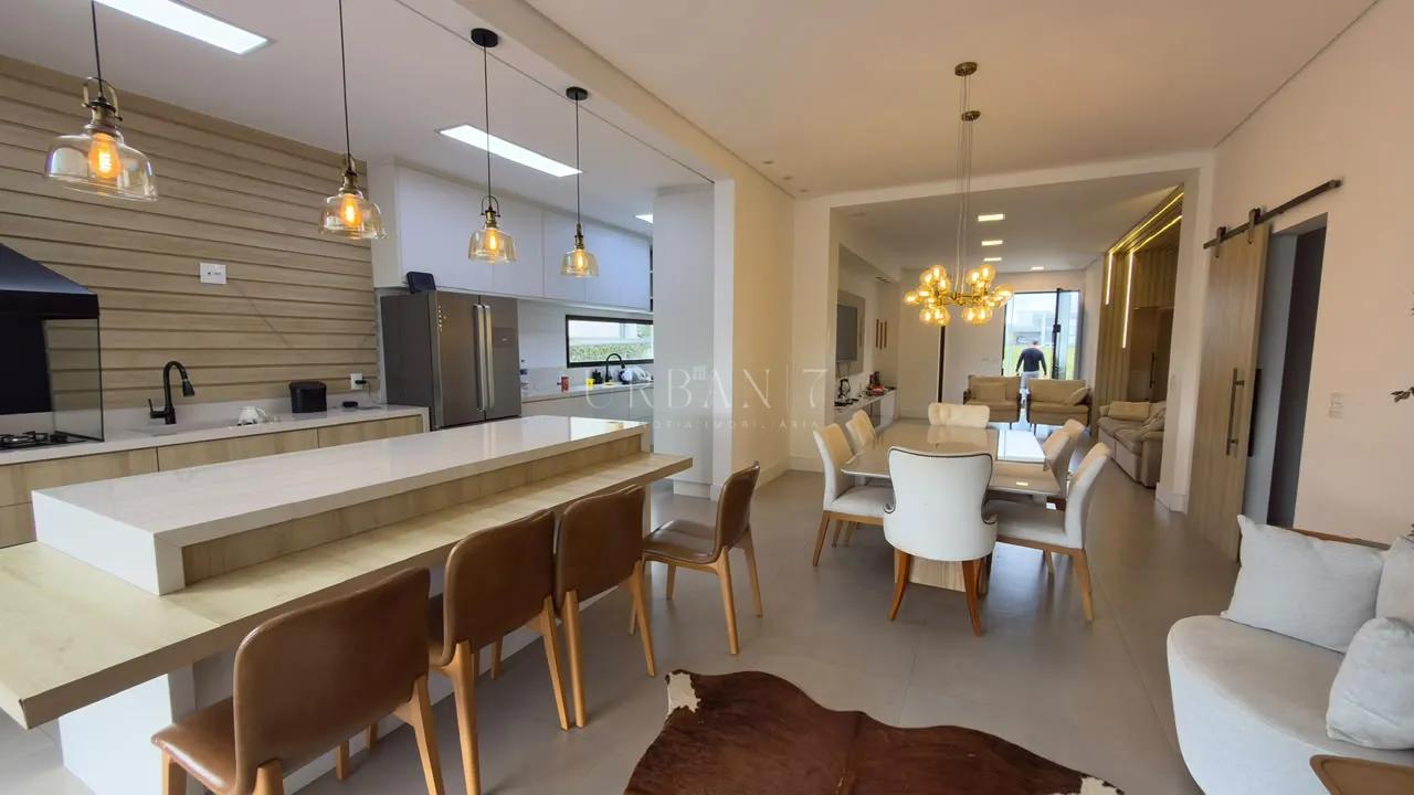 Casa com 3 dormit&oacute;rios,246 m&sup2; - Alphaville Nova Esplanada III - Votorantim - SP Alameda Nova Zelandia Votorantim - 