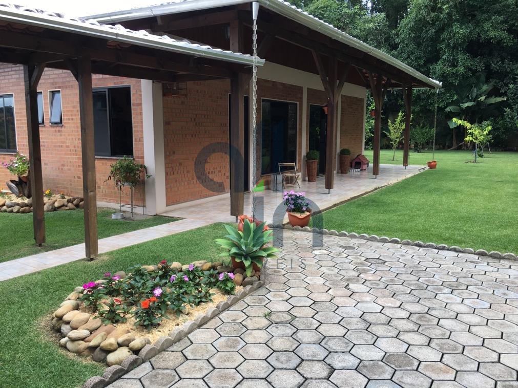 LINDA CASA COM AMPLO ESPACO INTERNO E MEGA AREA GOURMET RUA GABRIEL BIANCHETTE  Rio do Sul - 