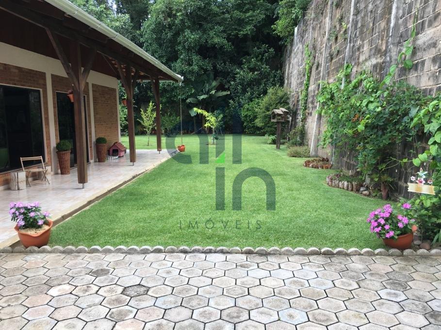 LINDA CASA COM AMPLO ESPACO INTERNO E MEGA AREA GOURMET RUA GABRIEL BIANCHETTE  Rio do Sul - 