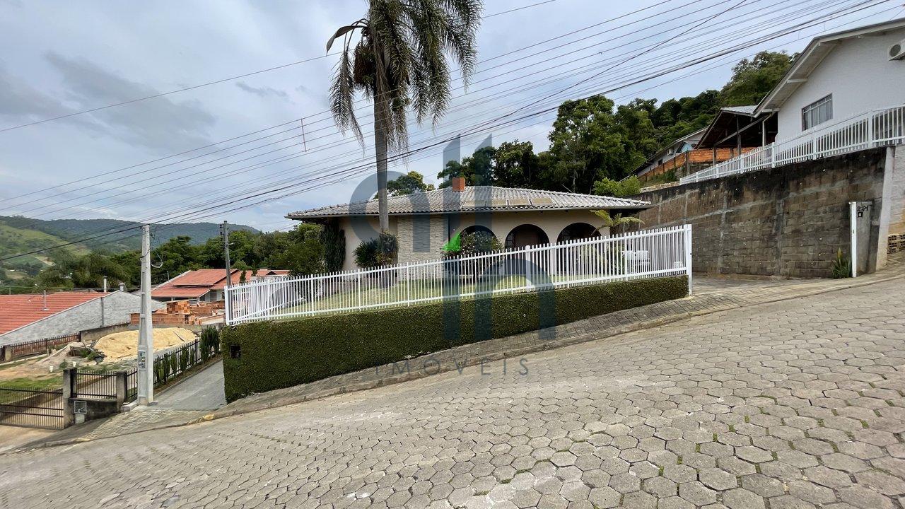 LINDA CASA COM AMPLO ESPACO INTERNO E MEGA AREA GOURMET RUA GABRIEL BIANCHETTE  Rio do Sul - 