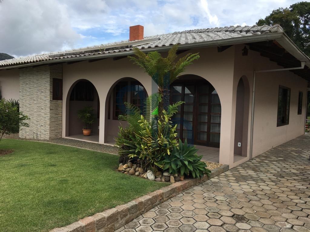 LINDA CASA COM AMPLO ESPACO INTERNO E MEGA AREA GOURMET RUA GABRIEL BIANCHETTE  Rio do Sul - 