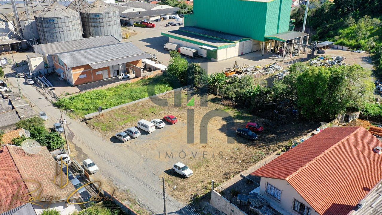 TERRENO AMPLO, PRONTO PARA CONSTRUIR EM RIO DO SUL/SC Rua Pomerode Rio do Sul - 