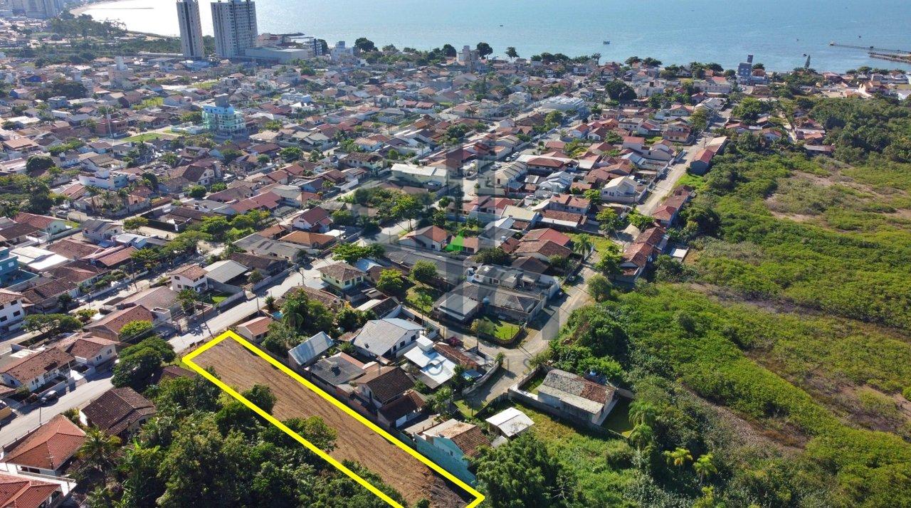 Terreno à 600 metros do mar em Penha Rua Porto Alegre Penha - 