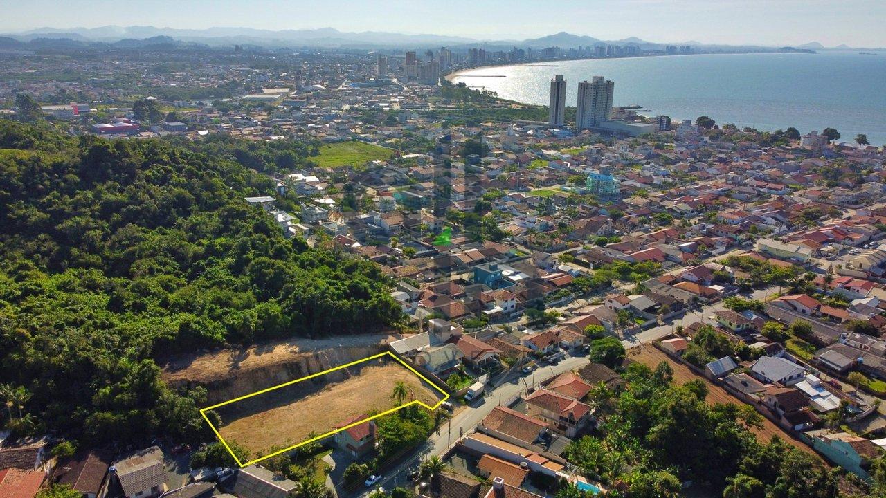 Terreno em Penha, 700 metros do mar Rua Porto Alegre Penha - 