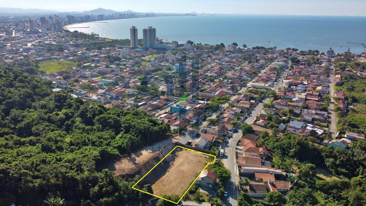 Terreno em Penha, 700 metros do mar Rua Porto Alegre Penha - 