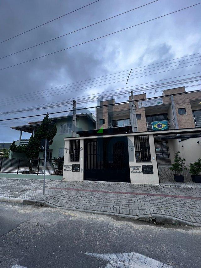 Sobrado a 200 metros da praia em Piçarras Rua Marcílio Dias Balneário Piçarras - 