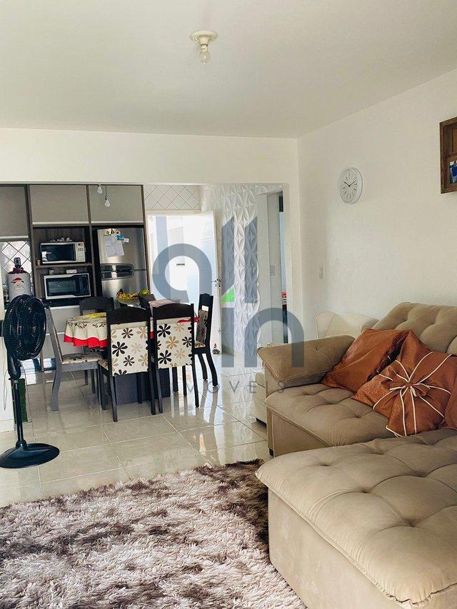 Lindo sobrado localizado a apenas 1200 metros da praia central de Balneário Piçarras! - Balneário Piçarras - 