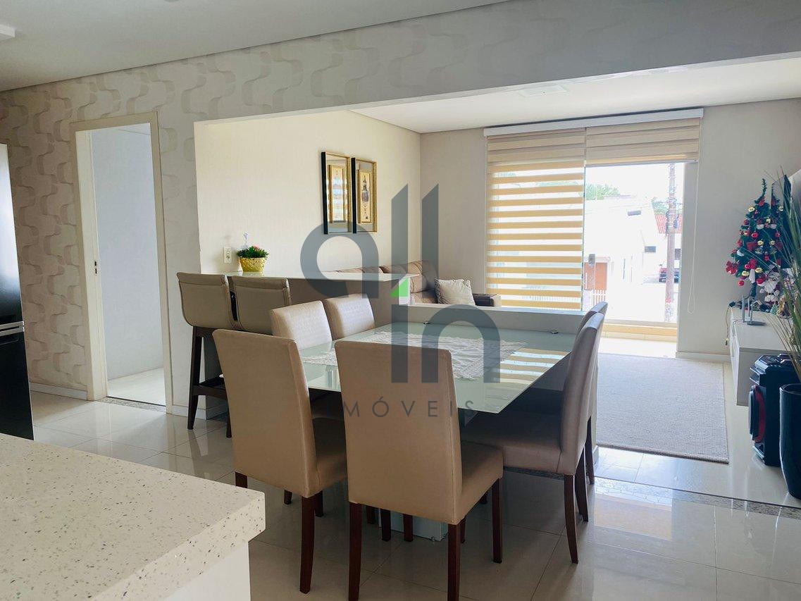 Lindo sobrado localizado a apenas 1200 metros da praia central de Balneário Piçarras! - Balneário Piçarras - 