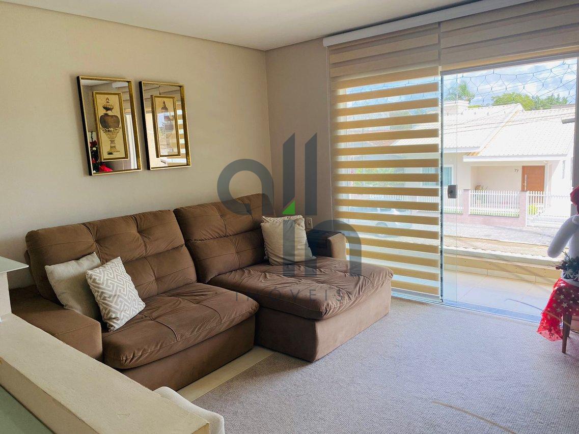 Lindo sobrado localizado a apenas 1200 metros da praia central de Balneário Piçarras! - Balneário Piçarras - 