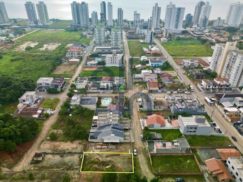 Lote à 640 metros do mar - Piçarras Rua Nonato Costa Balneário Piçarras - 