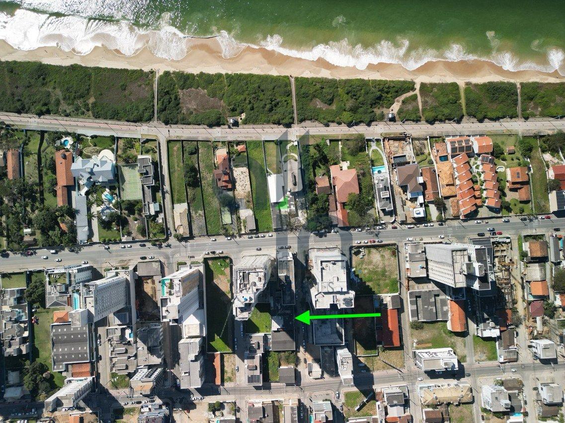 Apartamento mobiliado à 130 metros do mar em Piçarras 2300 Balneário Piçarras - 