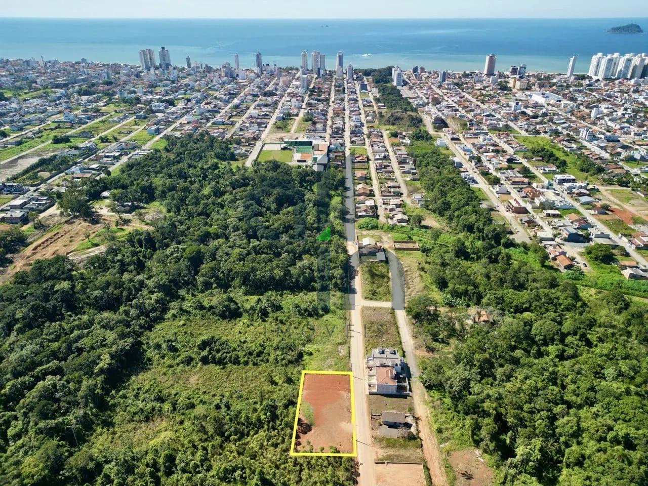 Terreno de 1.046,40 m&sup2; em Pi&ccedil;arras Rua Santo Amaro Balneário Piçarras - 