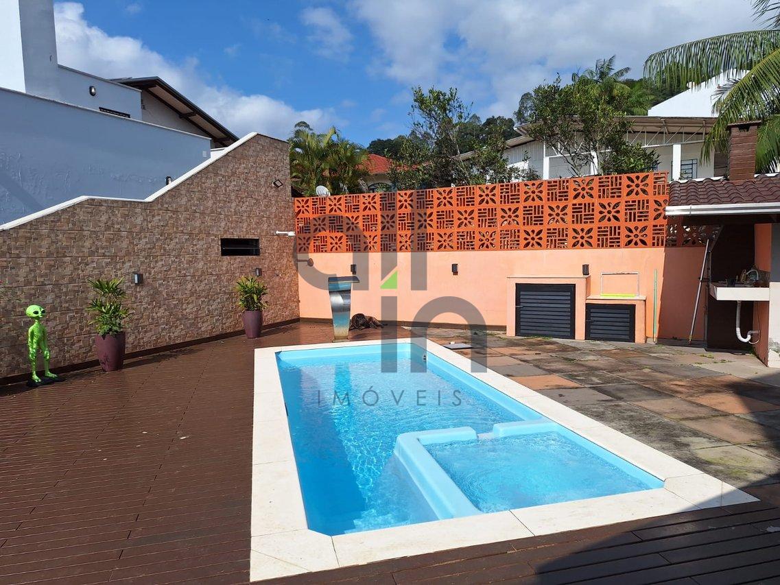 Sobrado com Piscina aquecida e placas solares em Ibirama Rua Padre Anchieta Ibirama - 