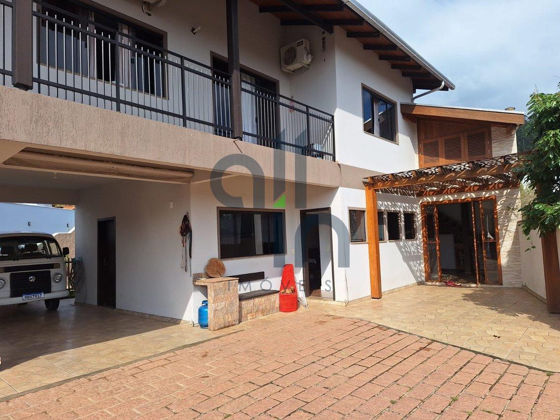Sobrado com Piscina aquecida e placas solares em Ibirama Rua Padre Anchieta Ibirama - 