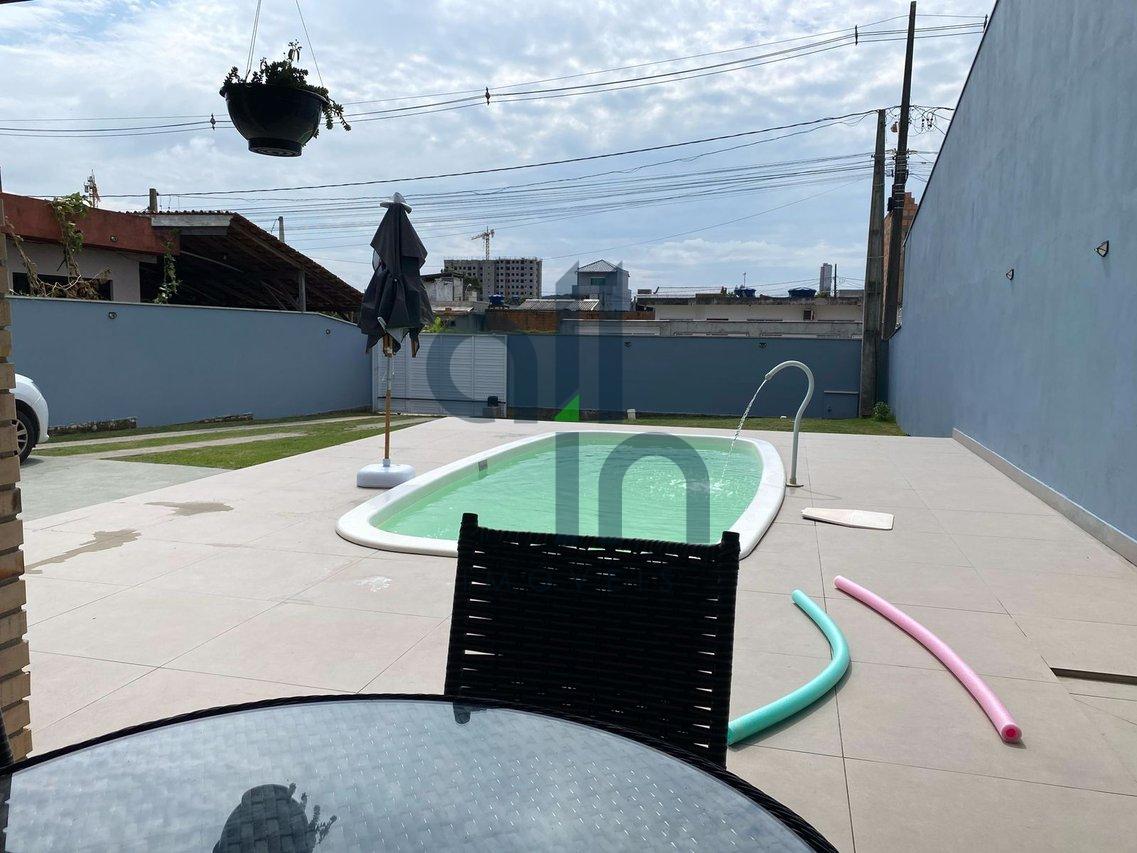 🏠 Casa à venda com Piscina! - Penha - 