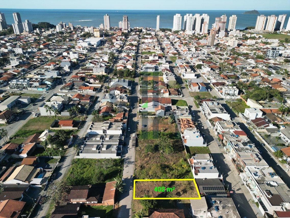 Terreno com 402m² em Piçarras Rua Pirabeiraba Balneário Piçarras - 