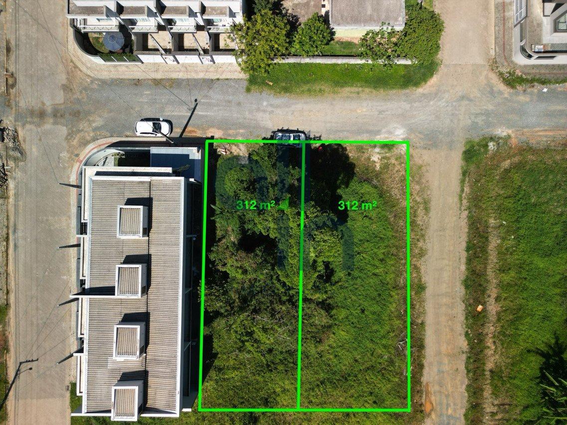 Terreno em Piçarras à 800 metros do mar Rua Curió Balneário Piçarras - 