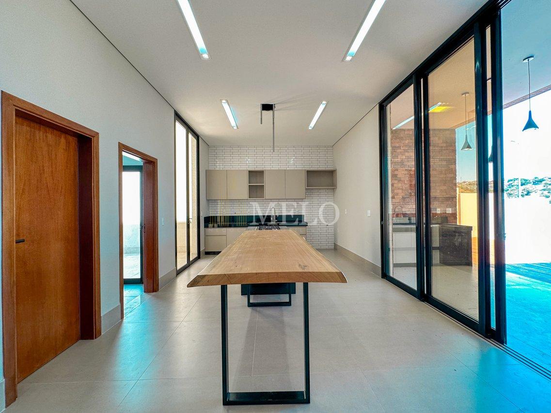 Espetacular casa com piscina no Alphaville Vespasiano à venda por R$ 2.650.000,00 - Vespasiano - 