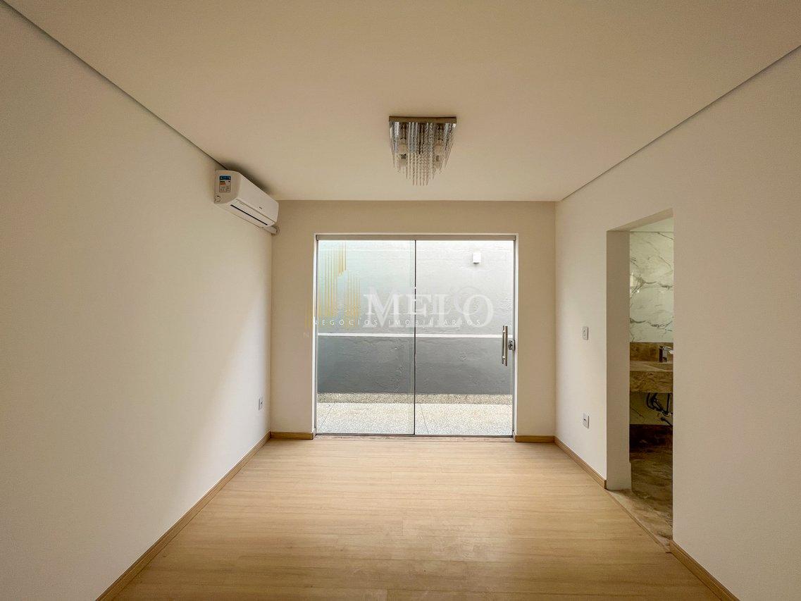 Belíssima casa  no Condomínio Rosa dos Ventos à venda por  R$1.200.000,00 - Vespasiano - 