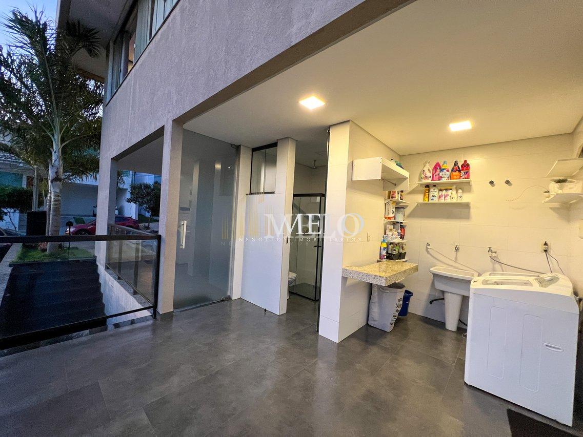 Belíssima casa  em condomínio Rosa dos Ventos á venda  por R$2.200000,00 - Vespasiano - 